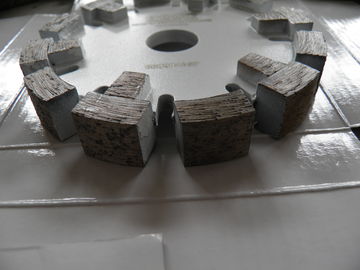콘크리트 돌 300 밀리미터 다이아몬드는 핵심 다이아몬드 블레이드 바퀴를 밀어 넣습니다
