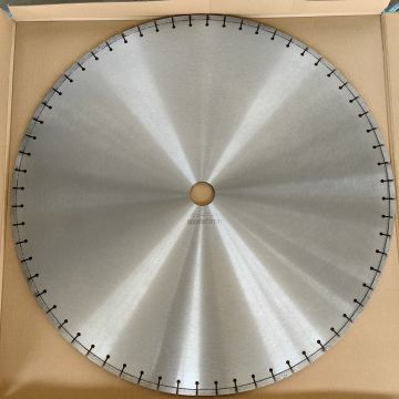 700mm 다이아몬드 콘크리트는 치료된 구체적인 절단을 위해 고능률을 가진 톱날을