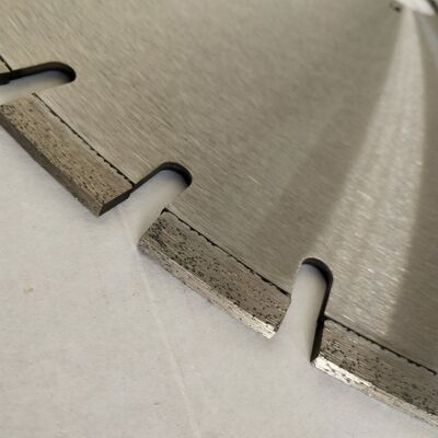 24" 벽돌을 자르기를 위한 레이저에 의하여 용접되는 침묵하는 잎 긴 일생으로 잘게 썰기