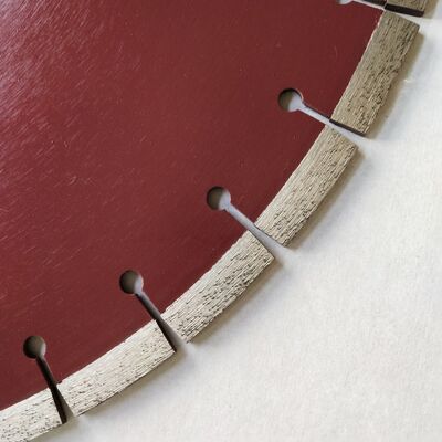 550mm 레이저 다이아몬드 콘크리트는 건조하거나 젖은 절단 콘크리트 지면을 위해 톱날을