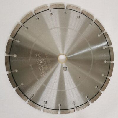 550mm 레이저 다이아몬드 콘크리트는 건조하거나 젖은 절단 콘크리트 지면을 위해 톱날을