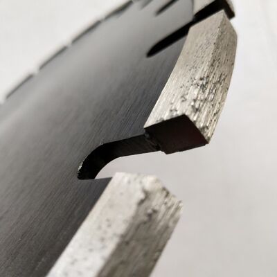 450mm 레이저 반복 다이아몬드 콘크리트는 공항 교통 도로 절단을 위해 톱날을