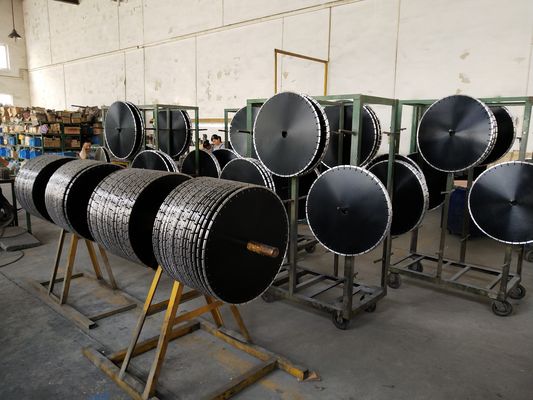 600mm 레이저에 의하여 용접된 다이아몬드 콘크리트는 콘크리트 부품 슬리퍼를 자르기를 위해 톱날을