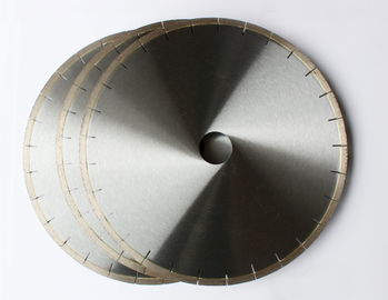 400mm Porcelian 도기 타일은 톱날 은에 의하여 용접된 J 구멍 다이아몬드 도와 잎을