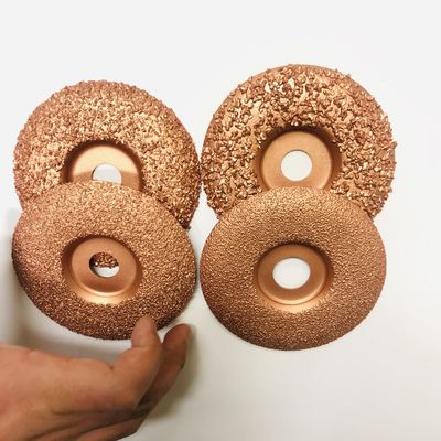 진공인 4 인치는 디스크를 부수는 텅스텐 카바이드를 납땜했습니다